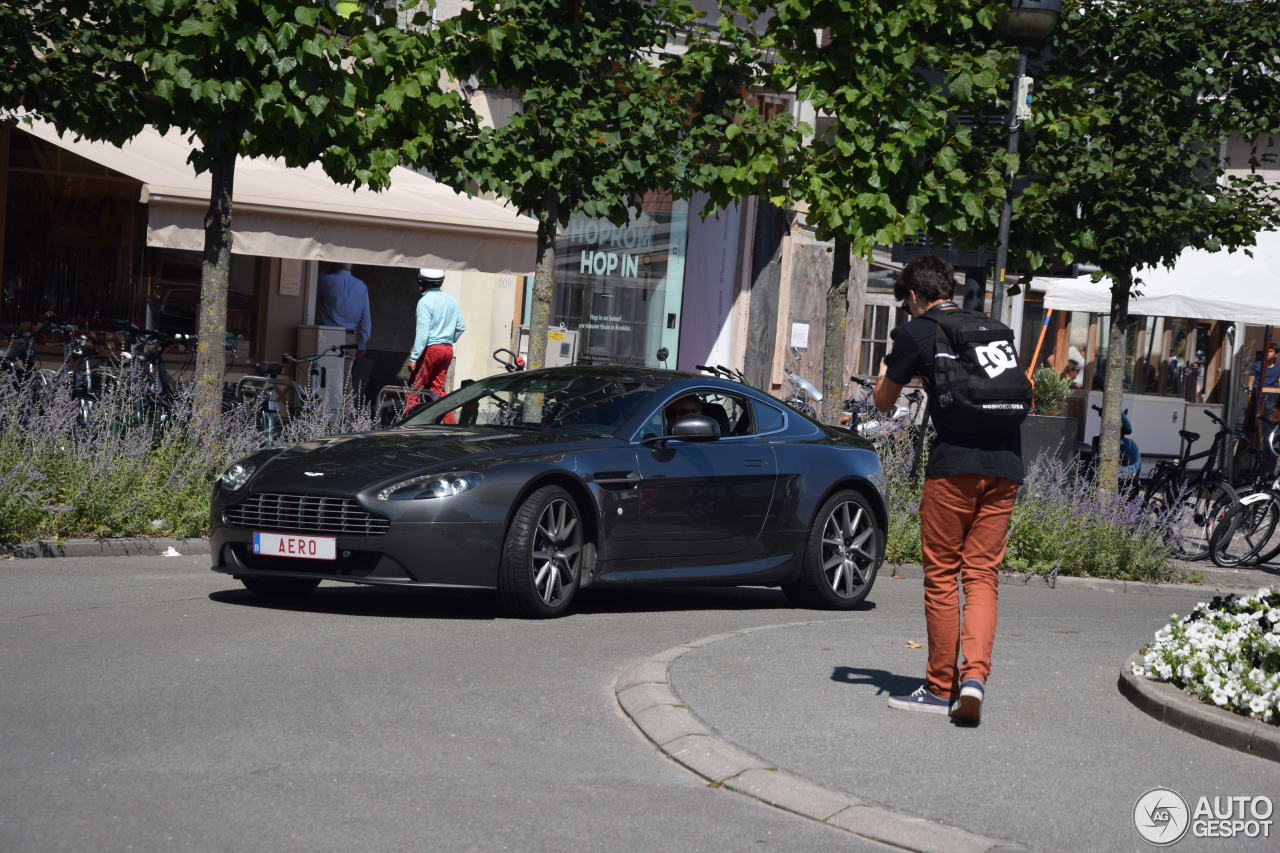 Aston Martin V8 Vantage 2012