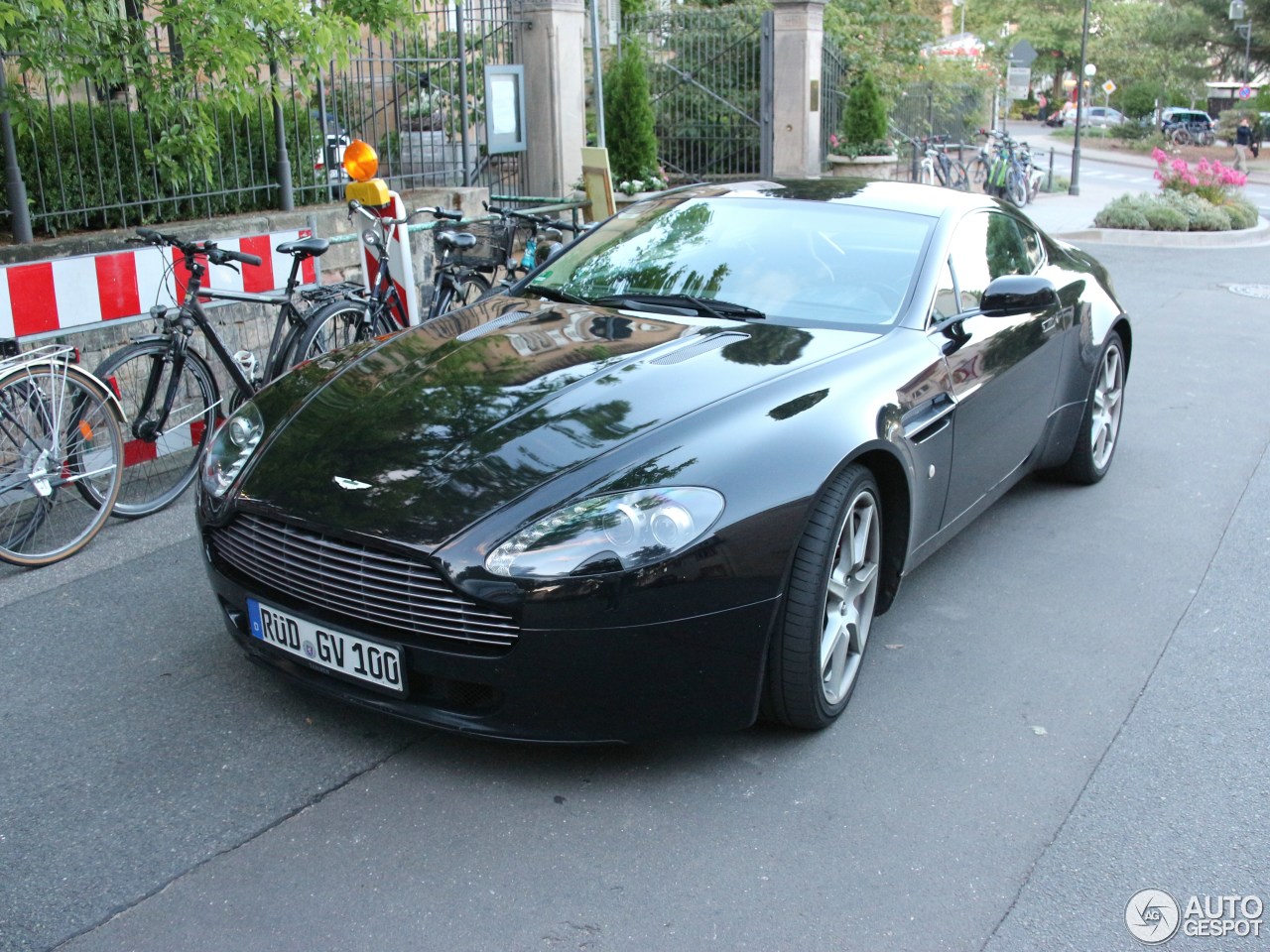 Aston Martin V8 Vantage