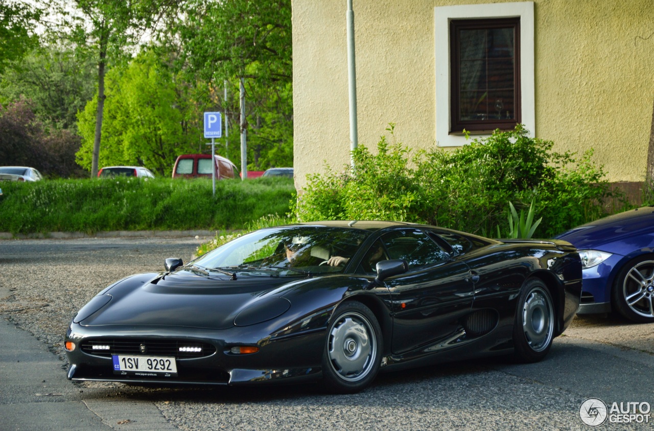 Jaguar XJ220