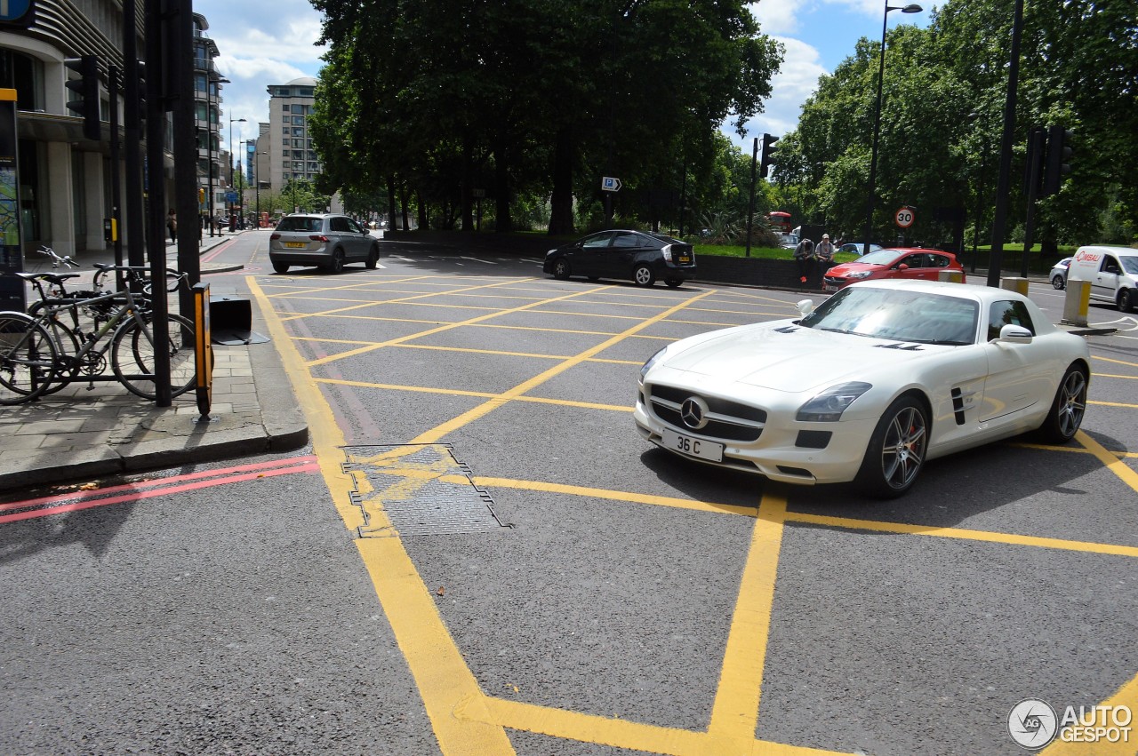 Mercedes-Benz SLS AMG