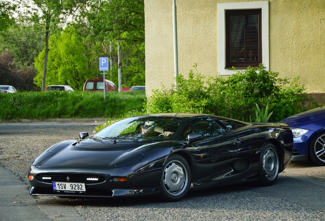 Jaguar XJ220