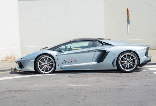 Lamborghini Aventador LP700-4 Roadster