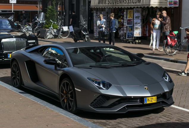 Lamborghini Aventador S LP740-4