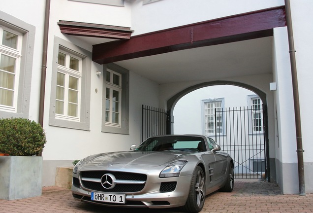 Mercedes-Benz SLS AMG