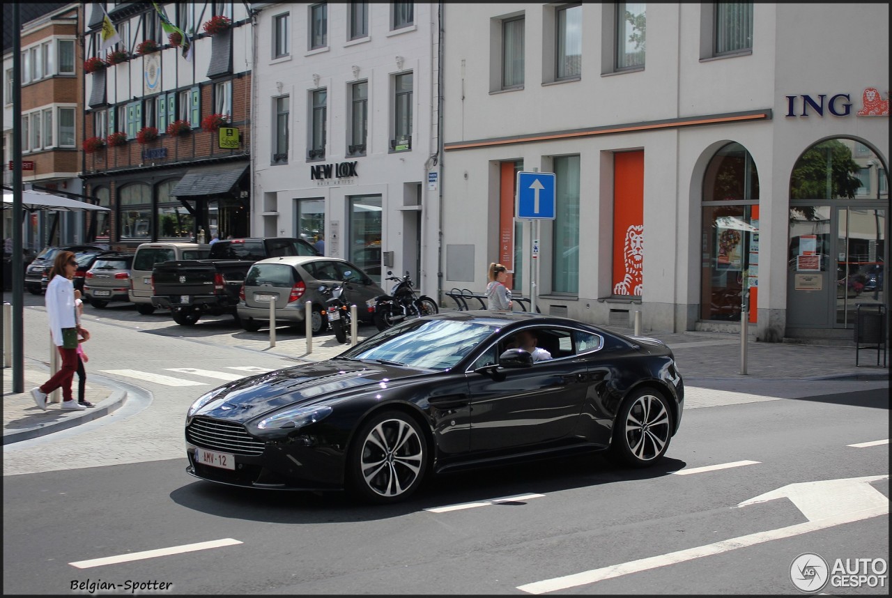 Aston Martin V12 Vantage Carbon Black Edition