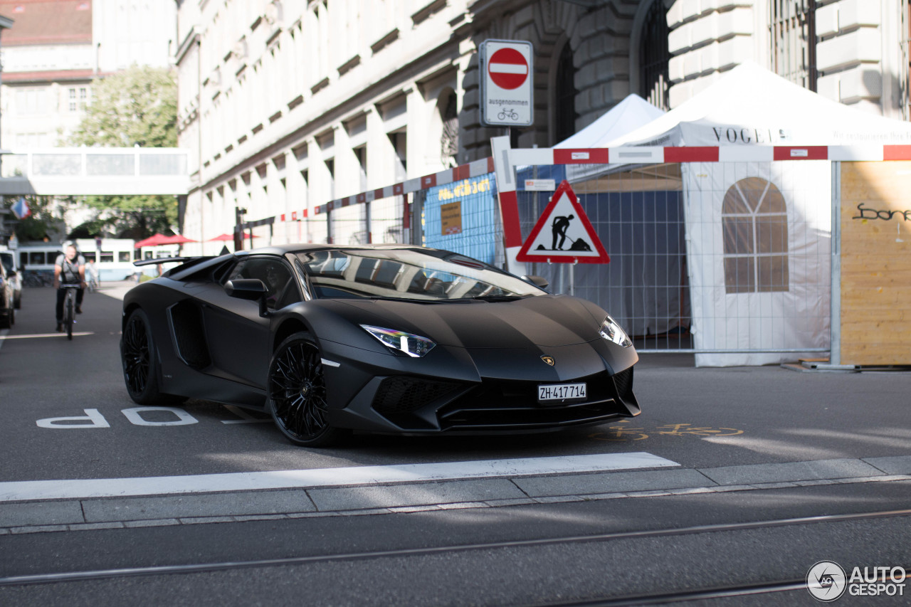 Lamborghini Aventador LP750-4 SuperVeloce Roadster