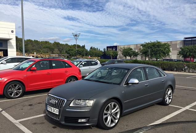 Audi S8 D3