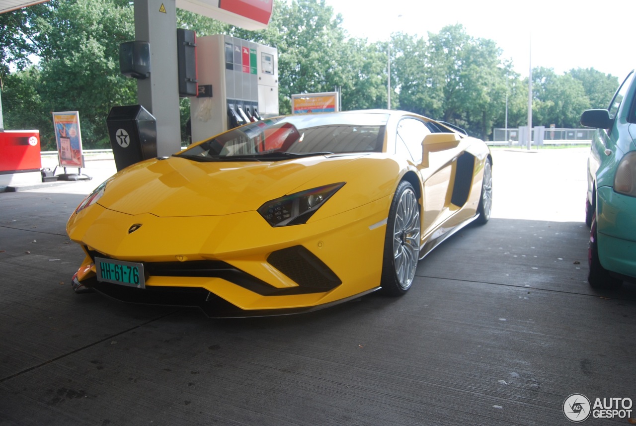 Lamborghini Aventador S LP740-4