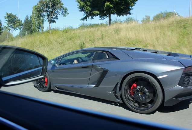 Lamborghini Aventador LP700-4