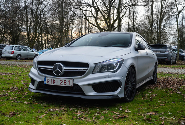 Mercedes-Benz CLA 45 AMG C117