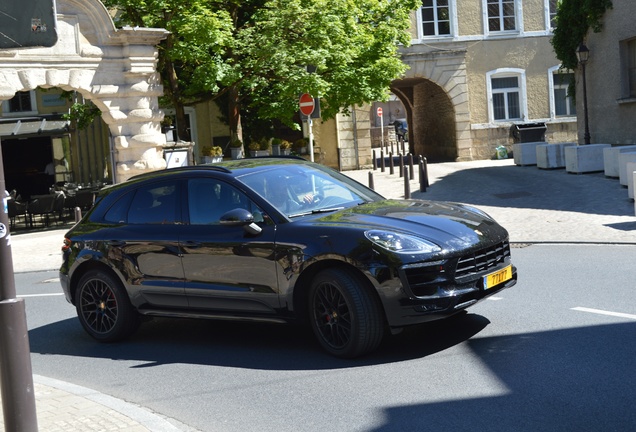 Porsche 95B Macan GTS