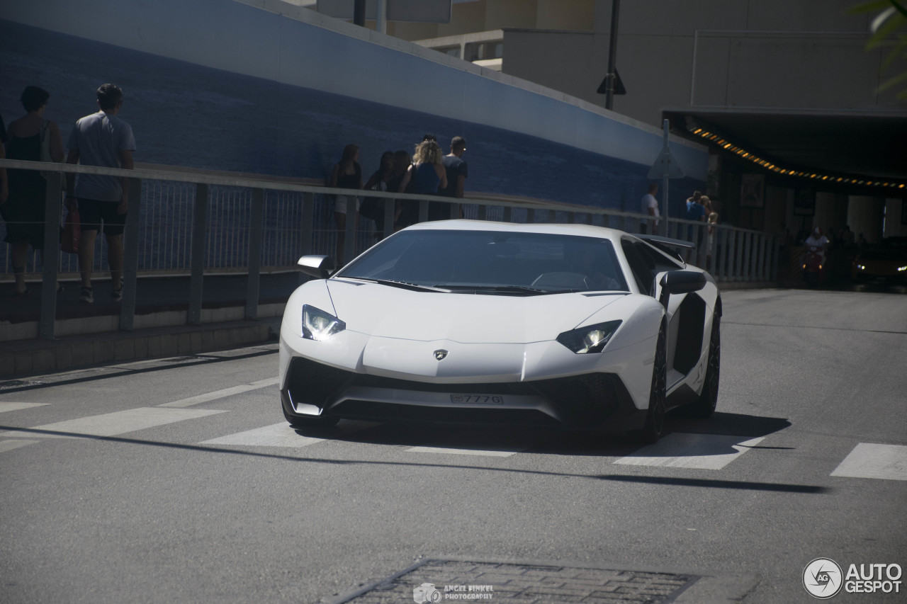 Lamborghini Aventador LP750-4 SuperVeloce