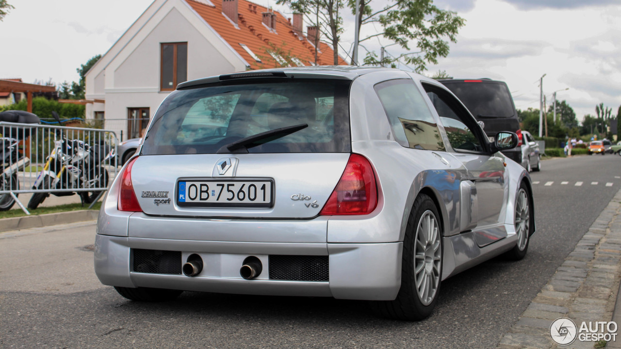 Renault Clio V6