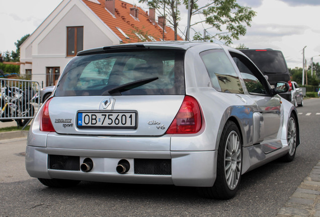 Renault Clio V6