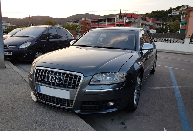 Audi S8 D3