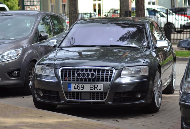 Audi S8 D3