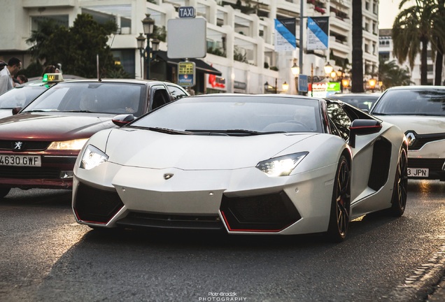 Lamborghini Aventador LP700-4 Roadster Pirelli Edition