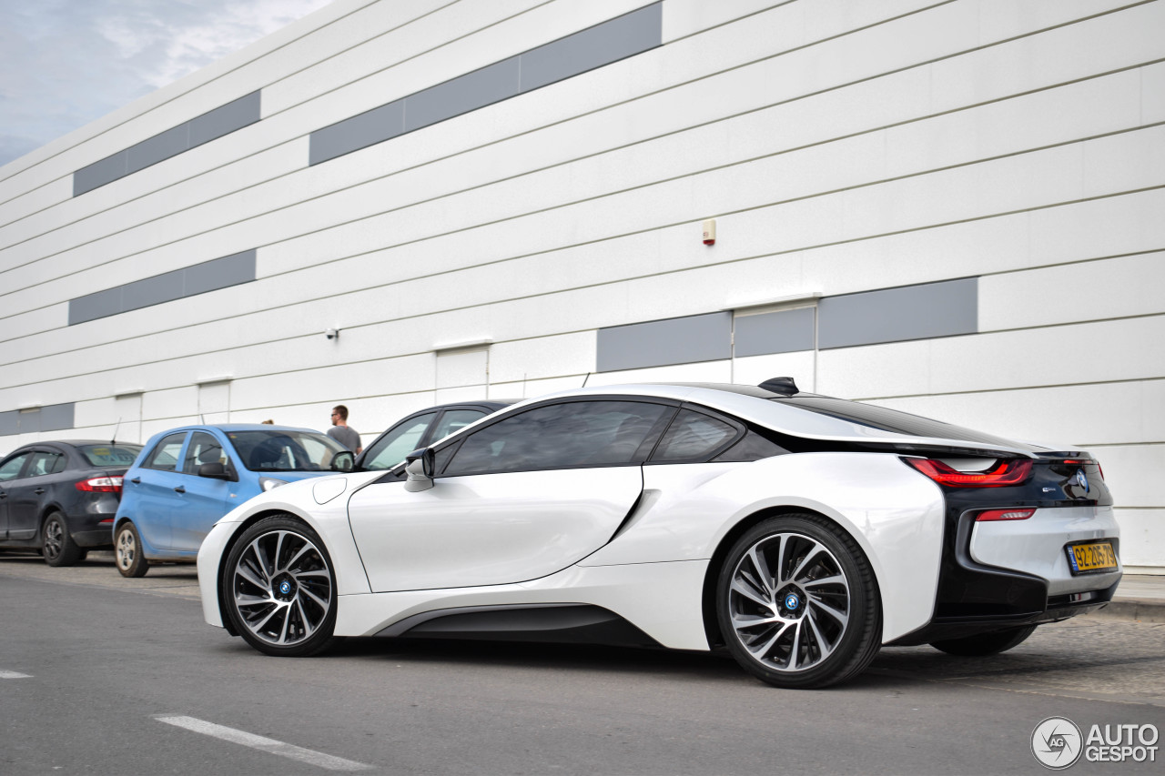 BMW i8