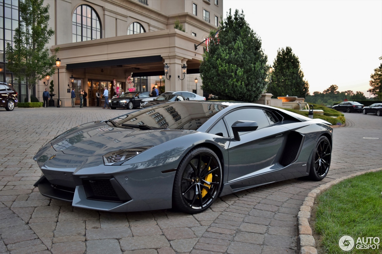 Lamborghini Aventador LP700-4