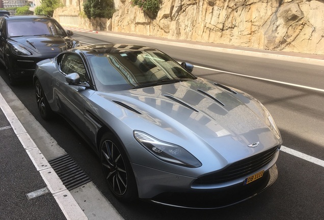 Aston Martin DB11