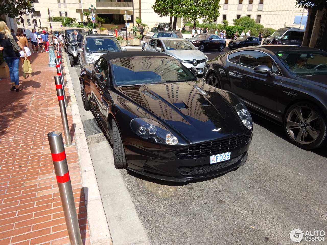 Aston Martin DBS Volante Carbon Black Edition