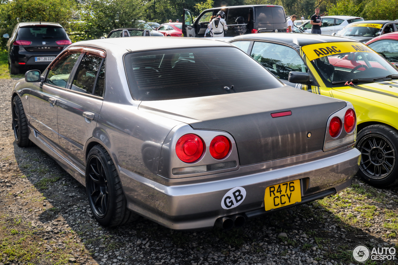 Nissan Skyline R34 Sedan