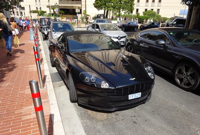 Aston Martin DBS Volante Carbon Black Edition