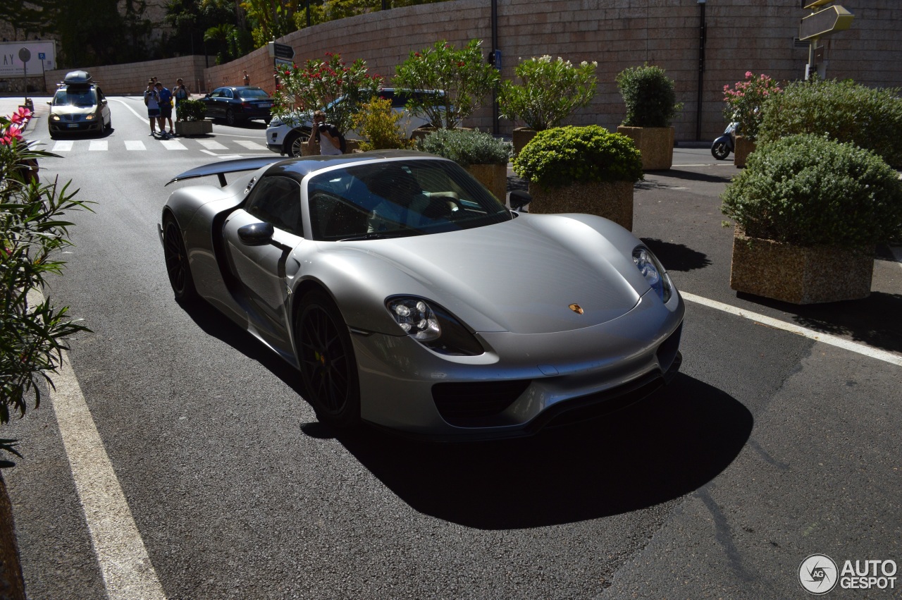 Porsche 918 Spyder Weissach Package