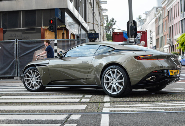 Aston Martin DB11