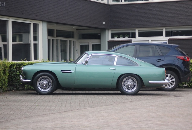 Aston Martin DB4