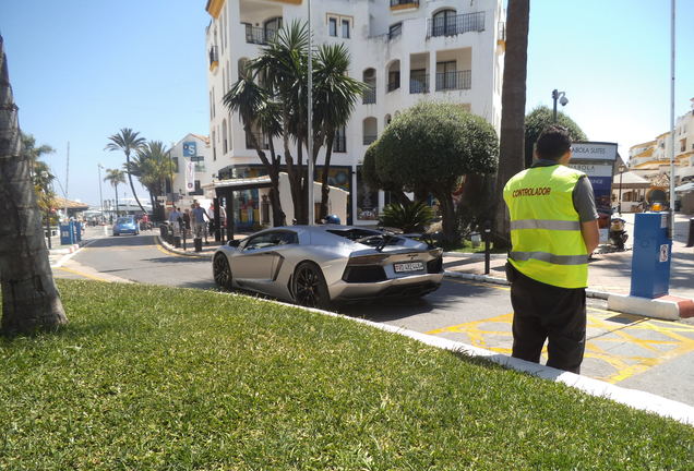 Lamborghini Aventador LP700-4