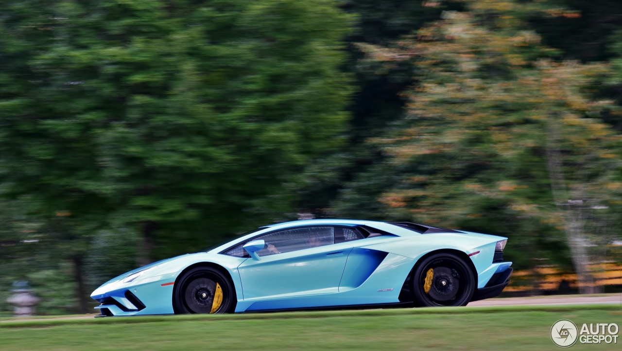 Lamborghini Aventador S LP740-4