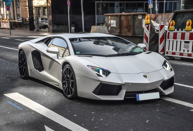 Lamborghini Aventador LP700-4