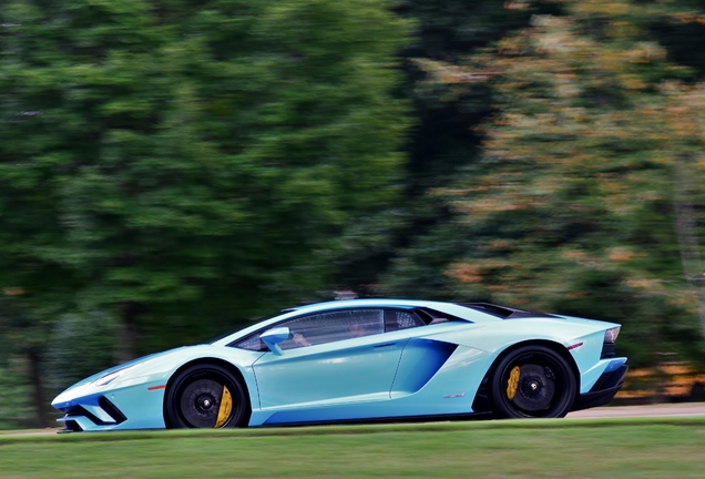 Lamborghini Aventador S LP740-4