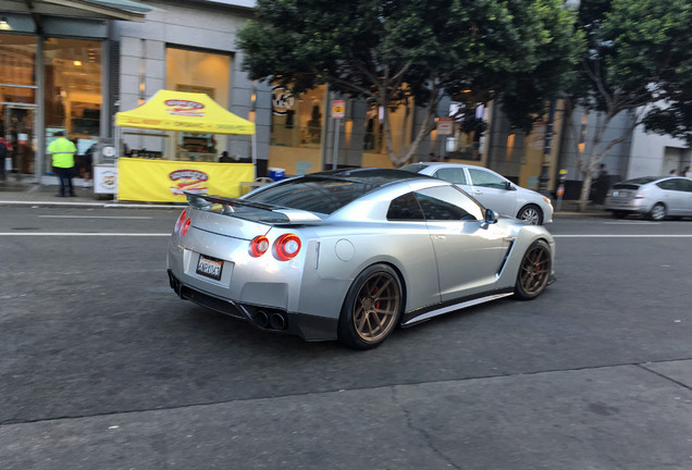 Nissan GT-R 2015