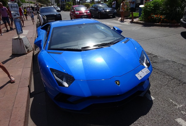 Lamborghini Aventador S LP740-4