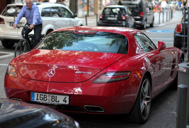 Mercedes-Benz SLS AMG