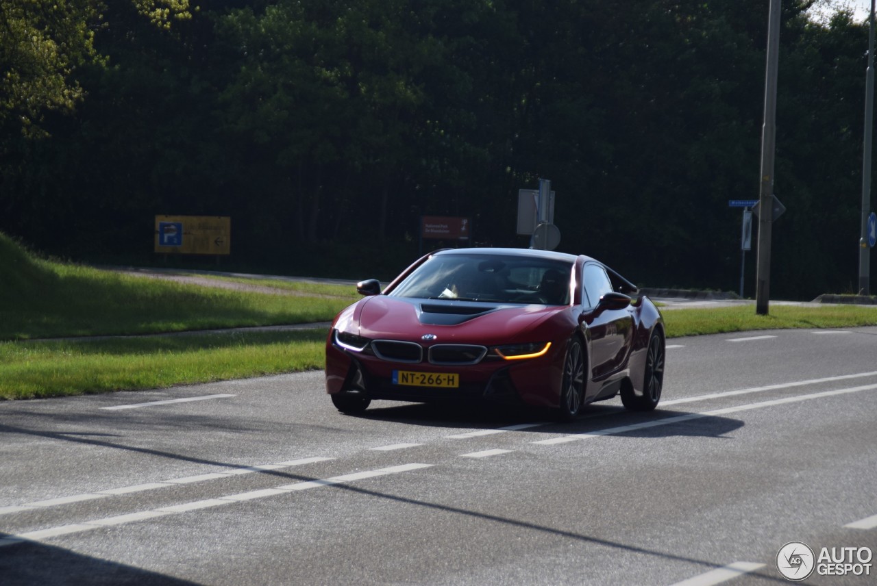 BMW i8 Protonic Red Edition