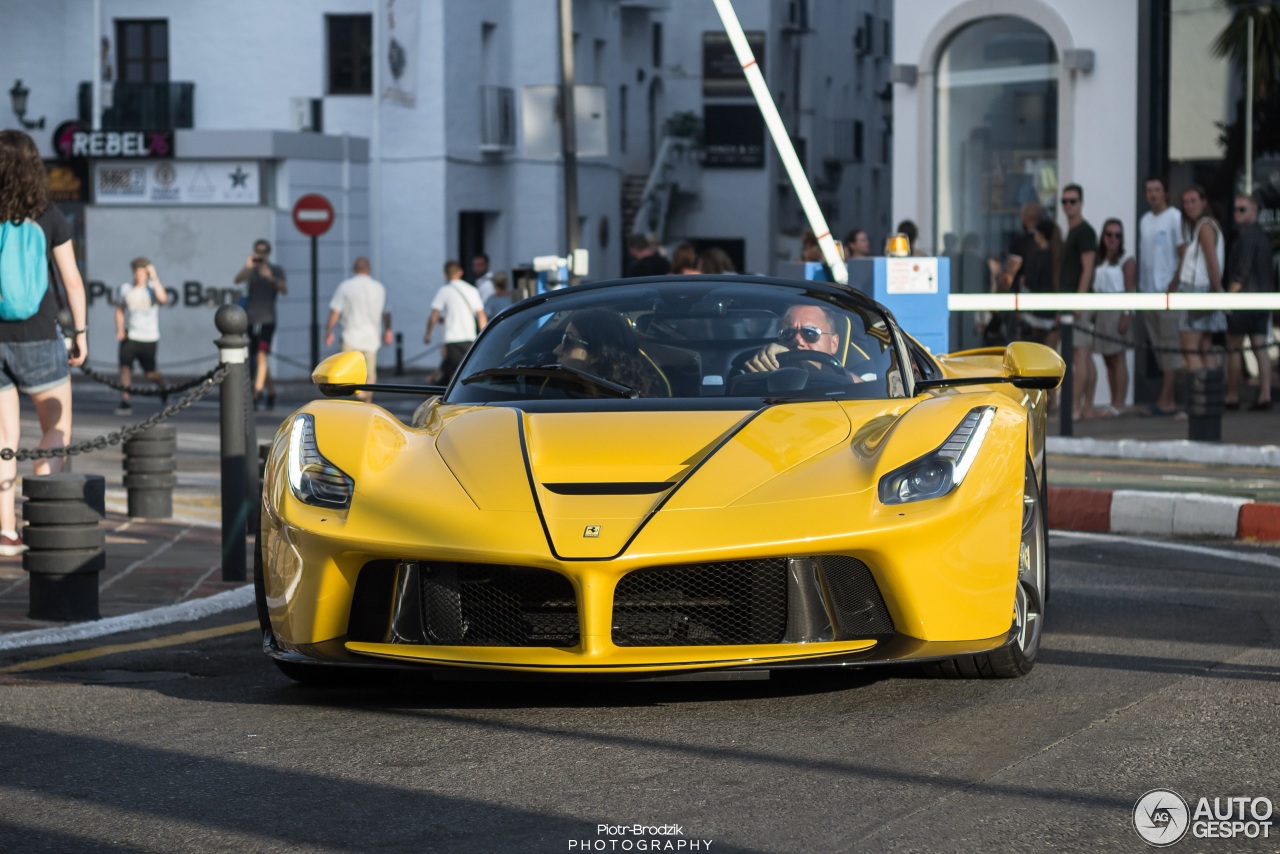 Ferrari LaFerrari Aperta