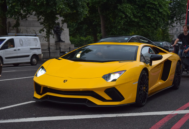 Lamborghini Aventador S LP740-4