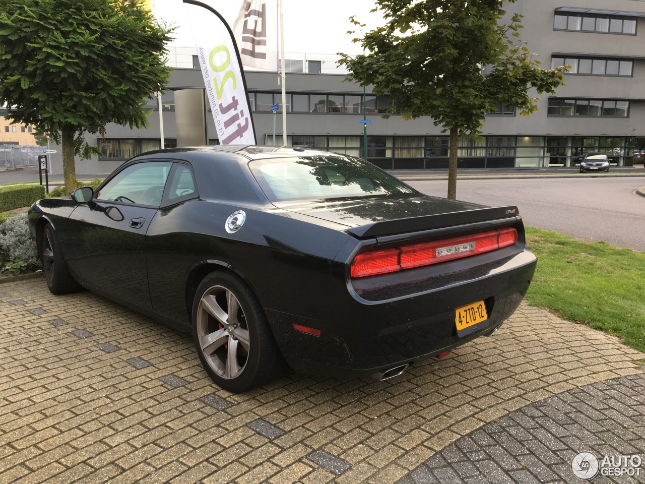 Dodge Challenger SRT-8