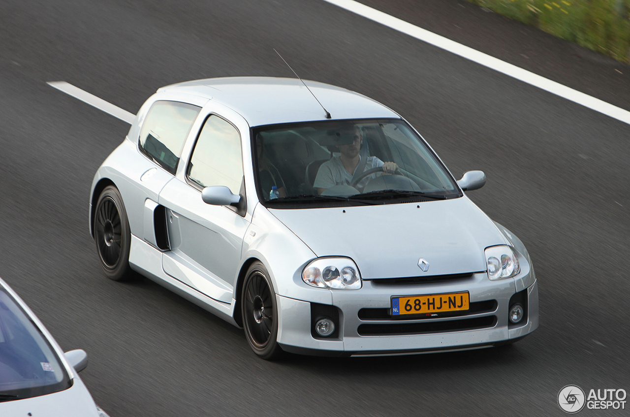 Renault Clio V6