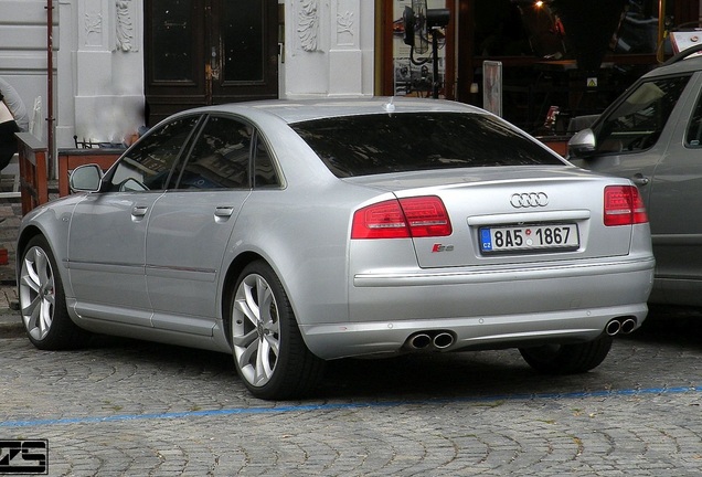 Audi S8 D3