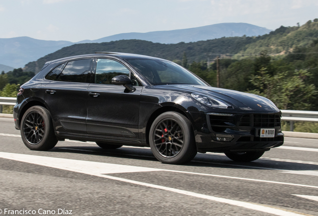 Porsche 95B Macan GTS