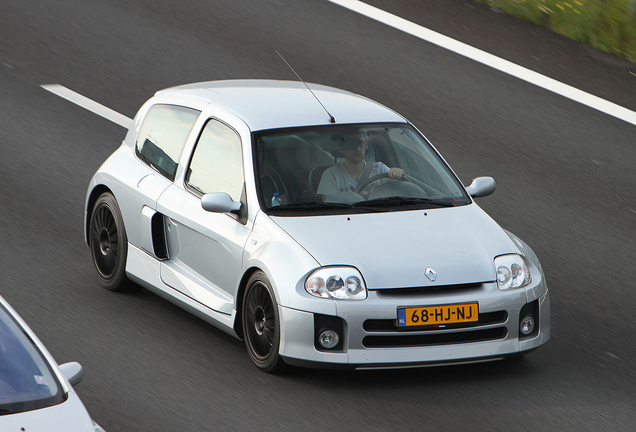 Renault Clio V6