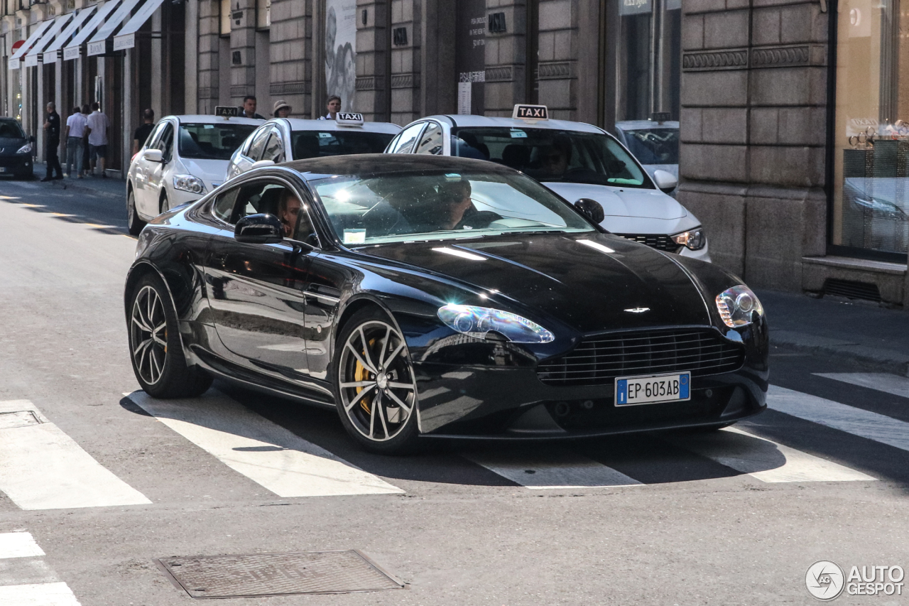 Aston Martin V8 Vantage 2012