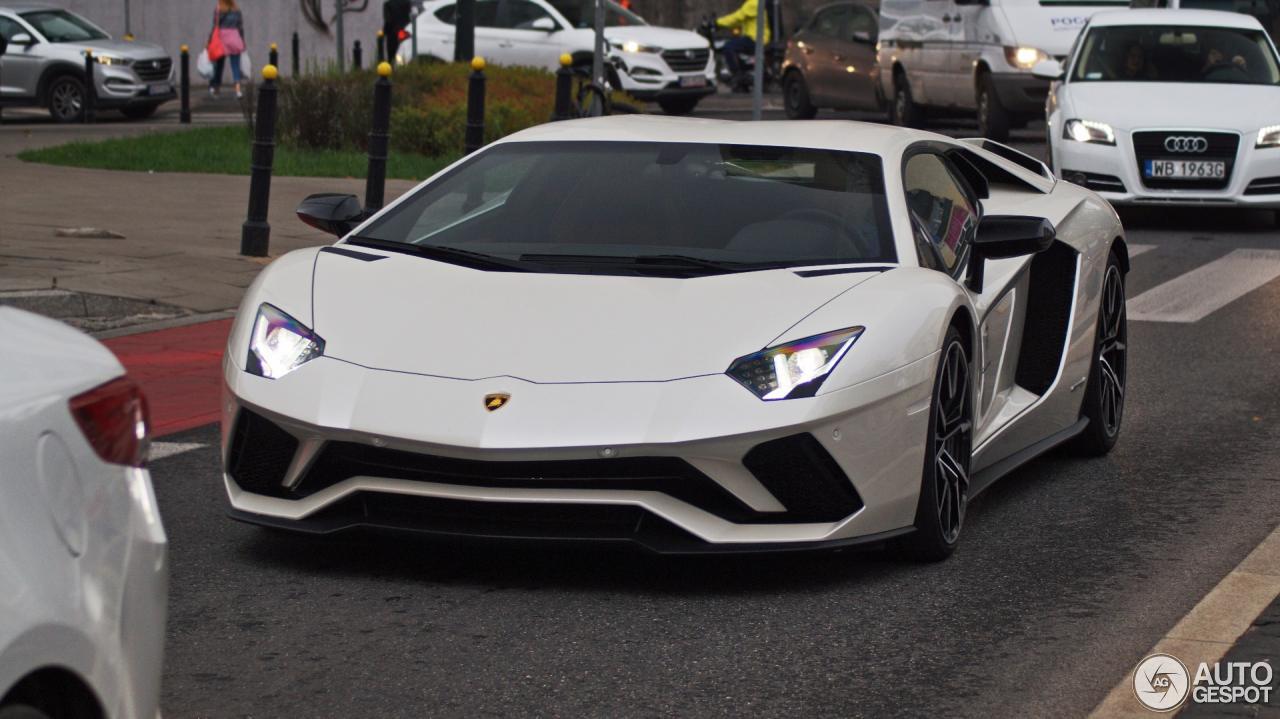 Lamborghini Aventador S LP740-4