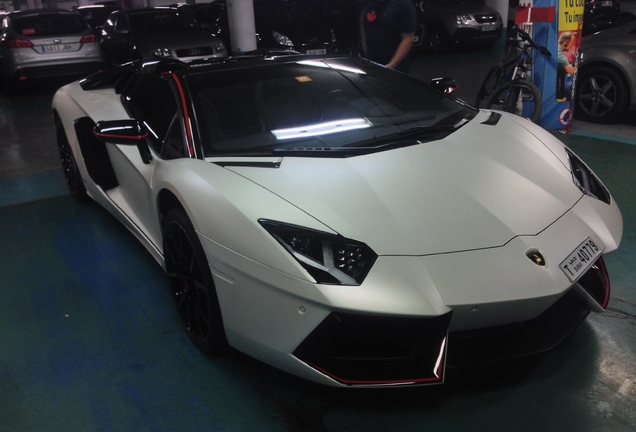 Lamborghini Aventador LP700-4 Roadster Pirelli Edition