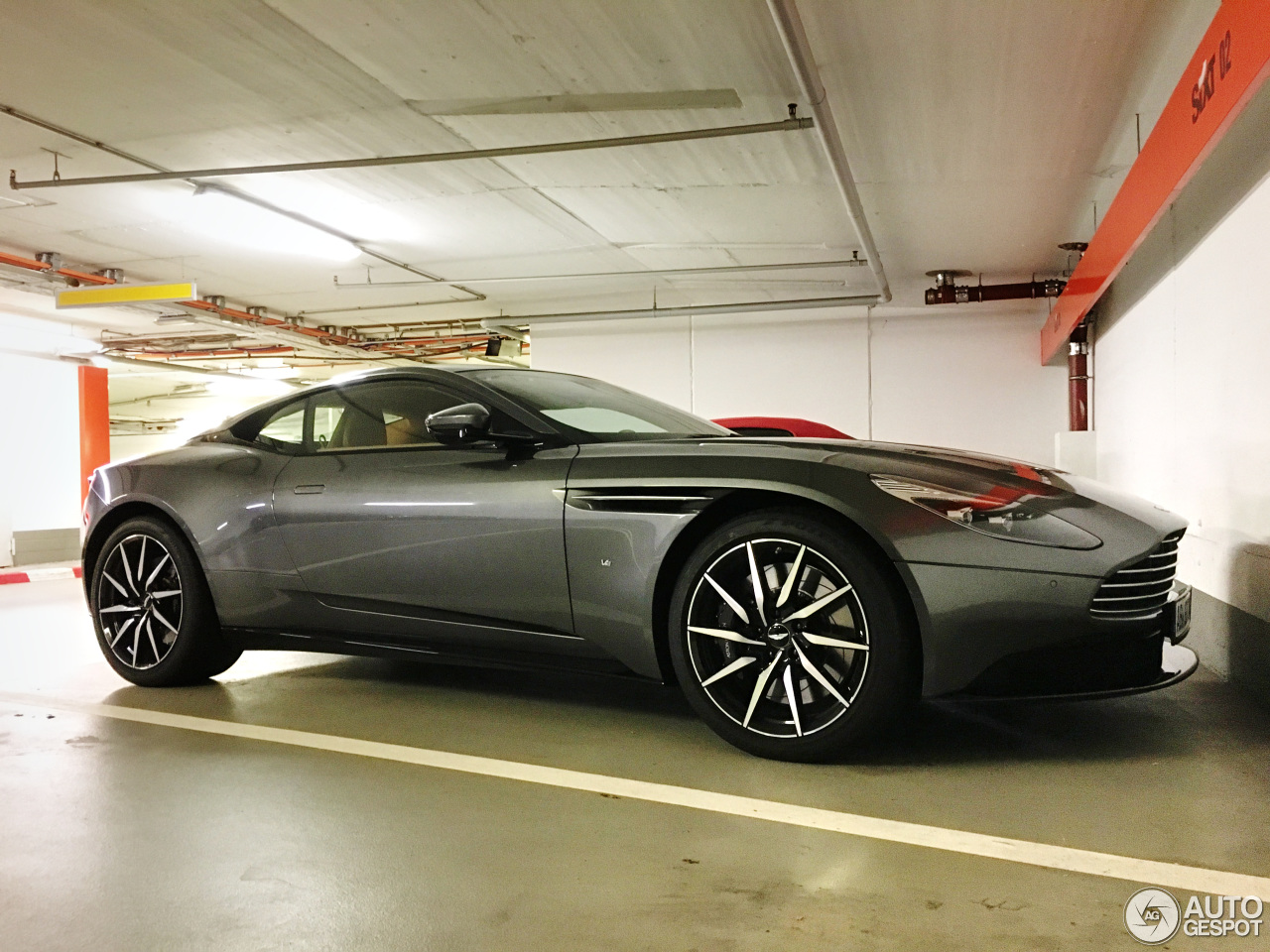 Aston Martin DB11