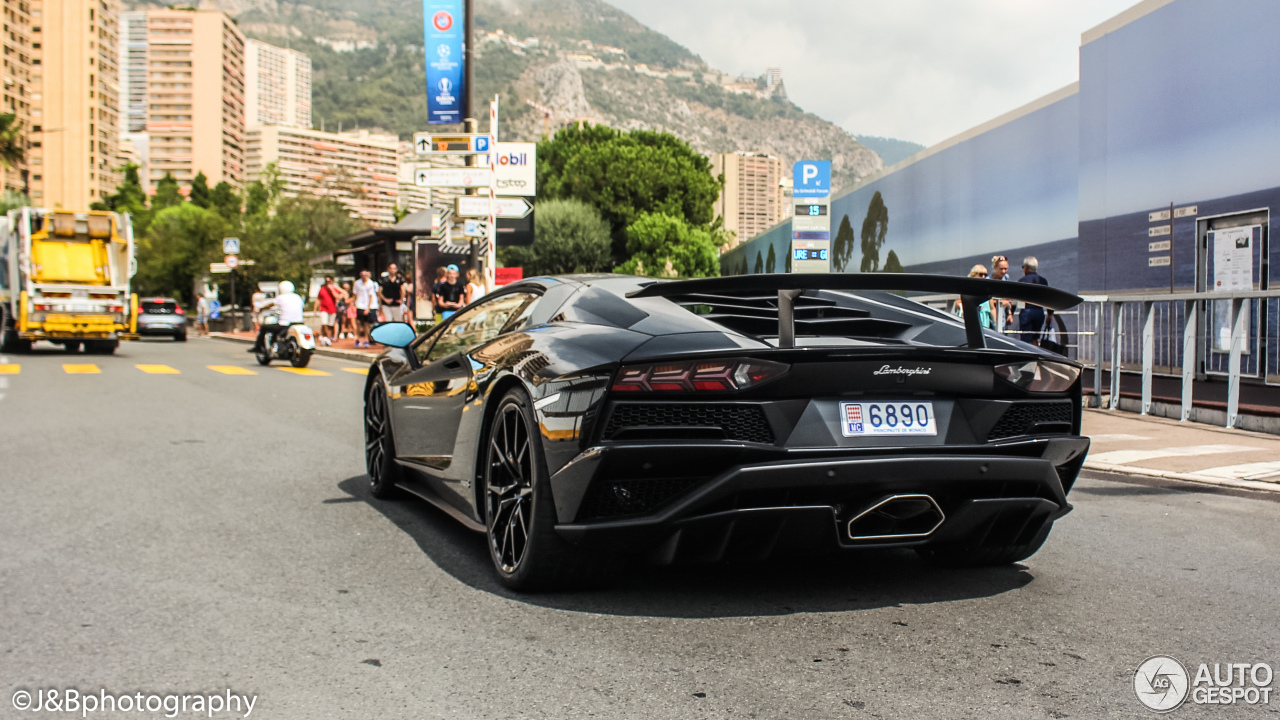 Lamborghini Aventador S LP740-4